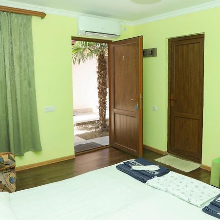 Hotel Naberejni Meghri Exteriér fotografie