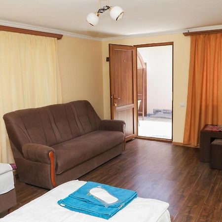 Hotel Naberejni Meghri Exteriér fotografie