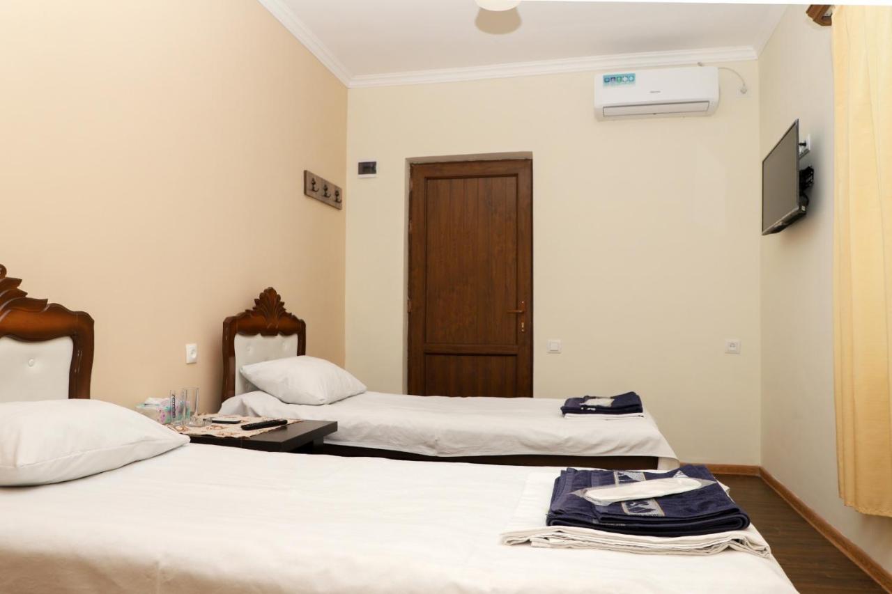 Hotel Naberejni Meghri Exteriér fotografie