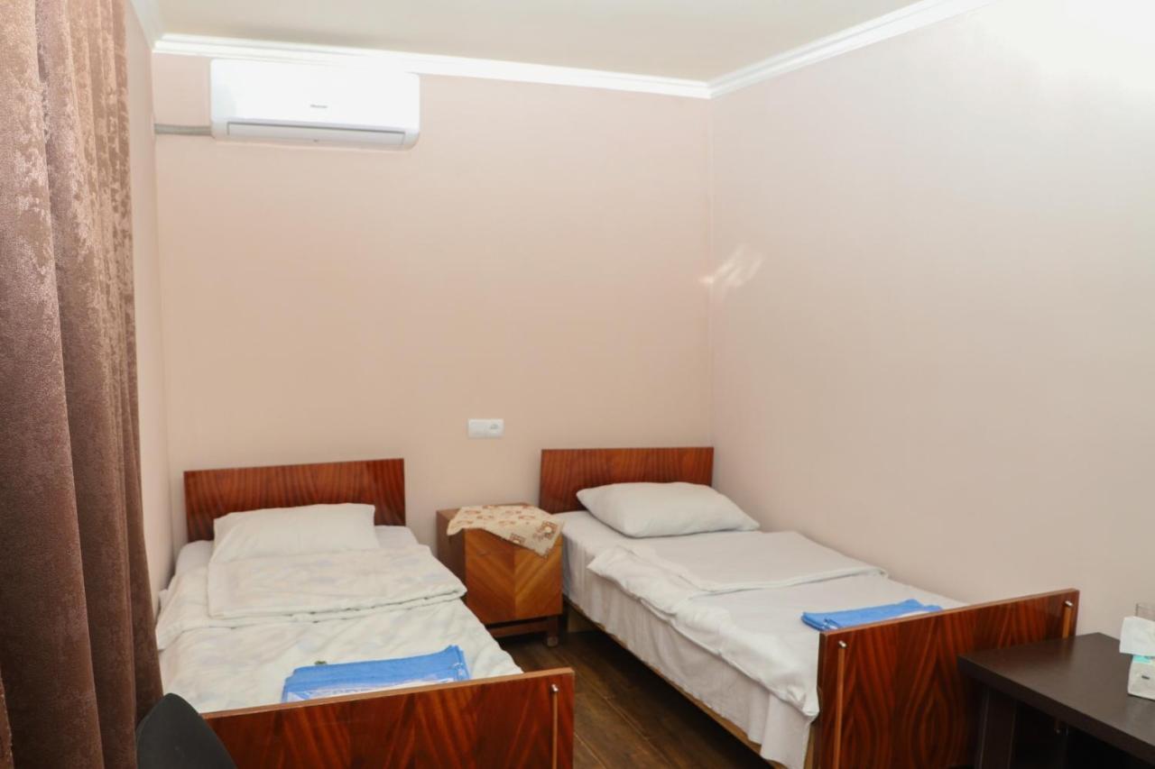 Hotel Naberejni Meghri Exteriér fotografie