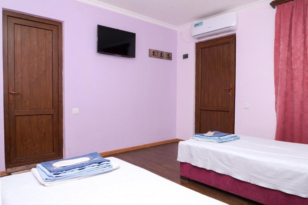 Hotel Naberejni Meghri Exteriér fotografie