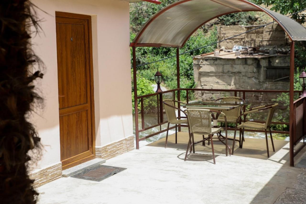 Hotel Naberejni Meghri Exteriér fotografie